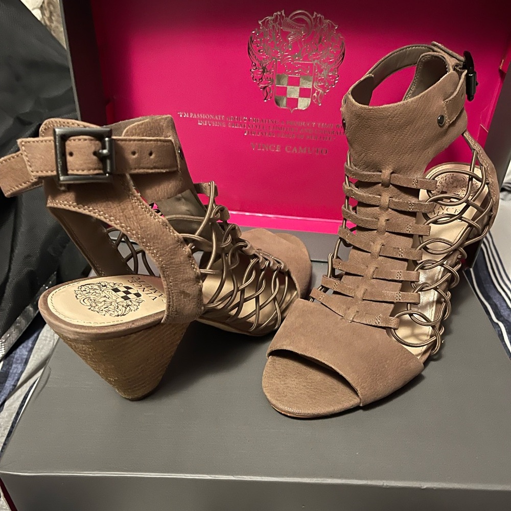 Vince Camuto brand new without tag with box, never used